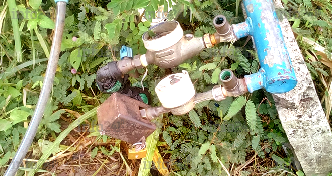 Quand des fuites d’eau font le bonheur de foyers dépourvus d’eau potable de Port-Gentil